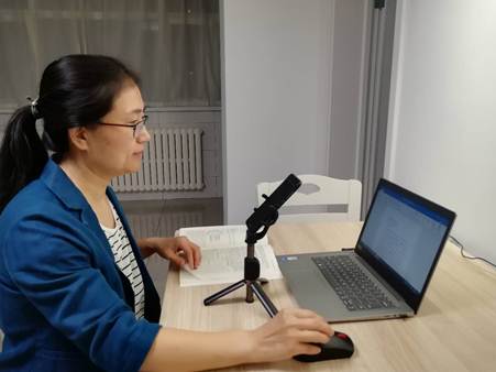 说明: E:\2020\2020年2月份教学工作(疫情期间在家完成)\线上教学剪影系列活动\教学剪影-徐皓\图片\4直播.jpg